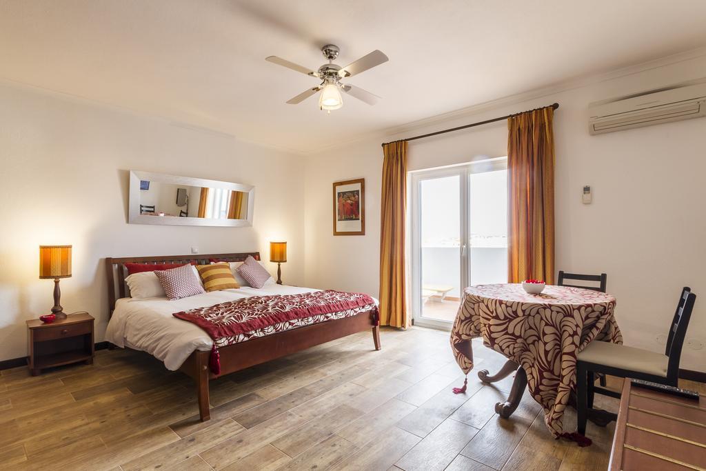 Holiday Lagos Hotel Luaran gambar