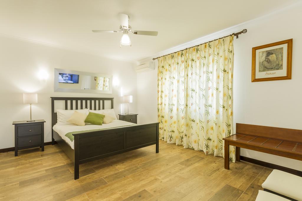 Holiday Lagos Hotel Luaran gambar